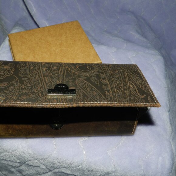 NEW AMERICAN BISON TOOLED GENUINE LEATHER  BROWN WALLET WOMENS🆕🏃🏻💨🚚 - Picture 3 of 14